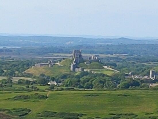 Nach so einer anstrengenden und berauschenden Kayaktour hat man sich ein gutes Essen und ein Bier in einem guten Pub verdient. Vor allem in einem mit guter Aussicht - am besten auf Corfe Castle!