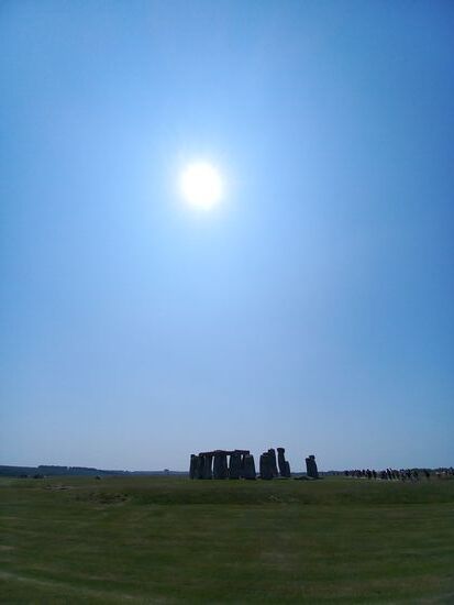 Stonehenge war eine Begräbnisstätte, was Knochenfunde, die 2013 gefunden worden, belegen. Diese stammen aus der Zeit von 3000 bis 2.500 v.Chr.