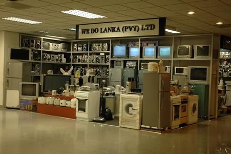 Flughafen Colombo - man bekommt alles im Freeshop