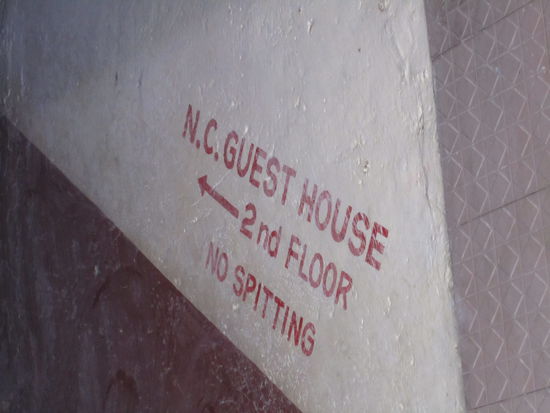  sag das den Indern ...  no spitting 