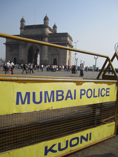  HILI  sag nit, Kuoni sponsert die korrupte Polizei 