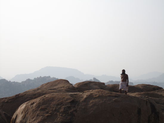 und aus dem Nichts am Berg des Hanuman-Tempels taucht wiedermal ein Saint auf ... 