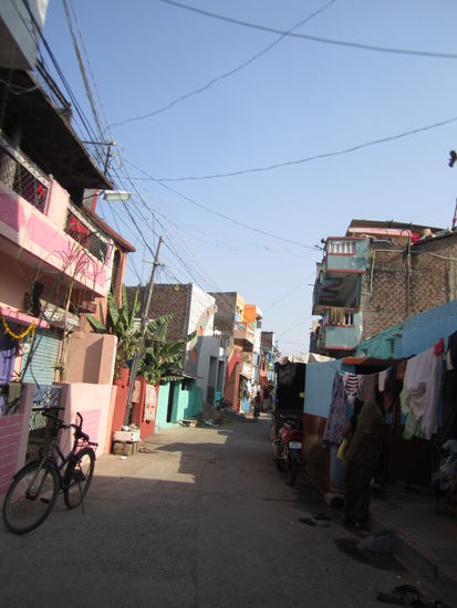 ... angeblich das Viertel der ganz Armen ... sehr sauber, sehr schön und  viele lachende Menschen ...