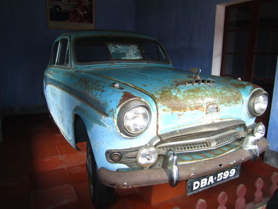 ... in diesem Auto hat sich Mönch ... (ui, Aufnahmestop) ... als Zeichen des Protests gegen das Regime verbrannt ...