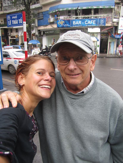 ... "zufällig" wieder getroffen, "mein" Held, 68 Jahre, kurz vor einer HüftOP ... mittlerweile in Chang Mai ... mal gucken, bin ja auch bald dort  ...