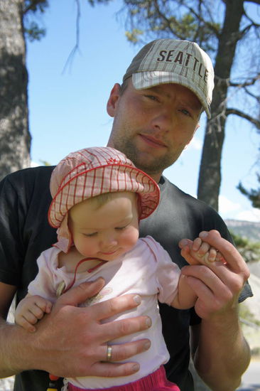 Kai der Strauchdieb mit Betty im Park