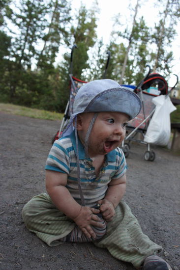 vorm Zelt wird noch gespielt