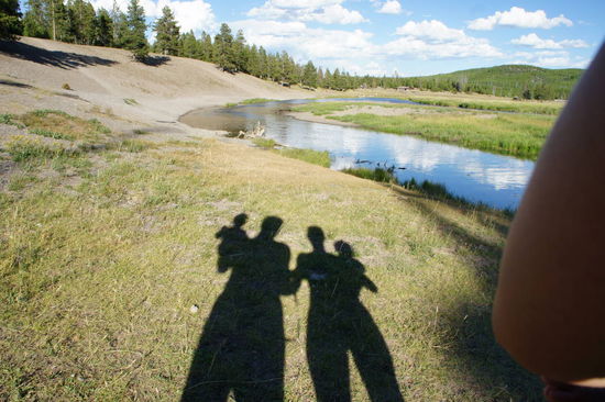 Abends baden wir alle zusammen im Firehole River