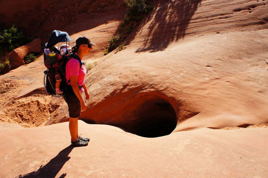 das einzige kleine Wasserloch unterwegs (kein Trinkwasser)