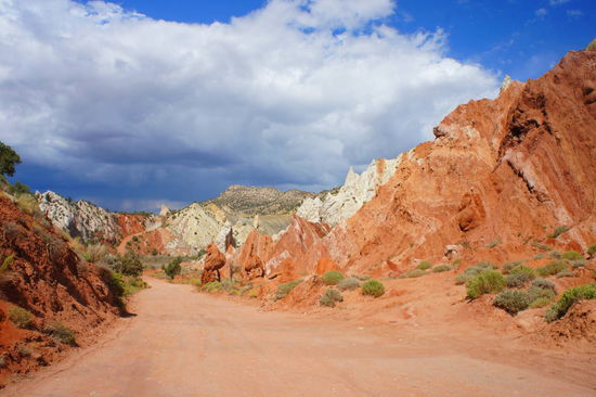 wunderschöne Felsformationen entlang der Cottonwood Road