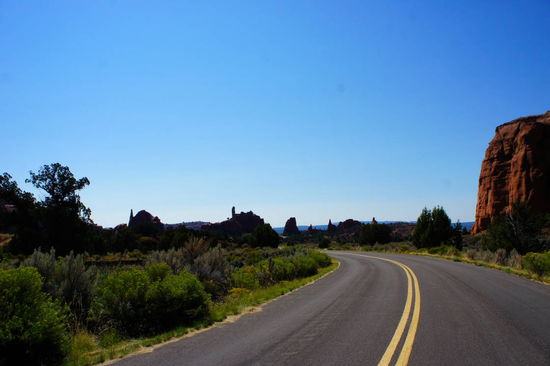 Die Ausfahrt aus dem schönen Park