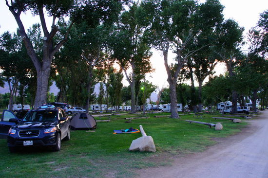 krabbelfreundlicher Campground in Bishop (schöne Wiese statt nur Staub)