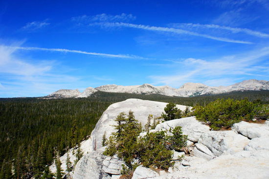 Aussicht auf die Toulumne Meadows (Wetter passt wie meistens)