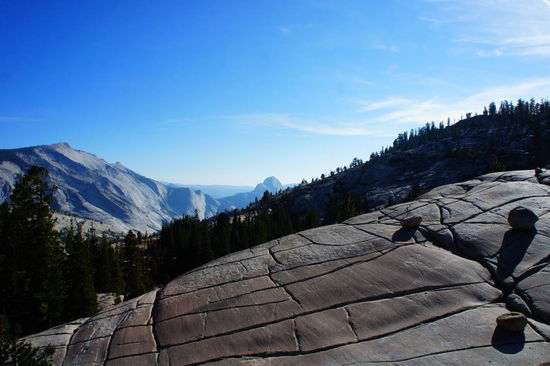 Aussicht auf den Halfdome (Mitte) vom Olmsted Point