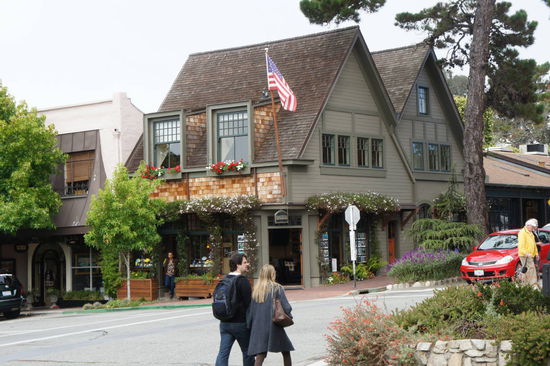 Carmel hat sehr nette kleine Häuser und soll eine der teuersten Städte der Westküste sein