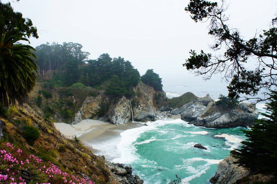 traumhaft schöner Strand im Julia Pfeiffer Burns State Park
