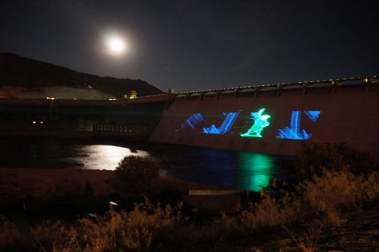 abends Lasershow am Damm