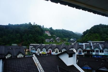 Blick aus unserem Fenster ins grüne Bergland