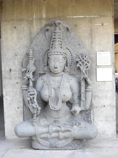 ich glaube diese Skulptur ist das Vorbild aller amerkanischen Schönheitschirurgen