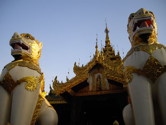 Eingang Shwedagon Pagode