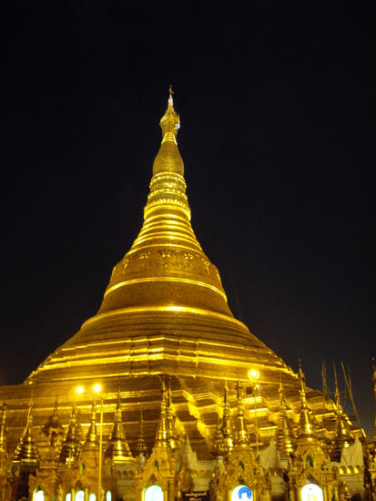 Shwedagon bei Nacht