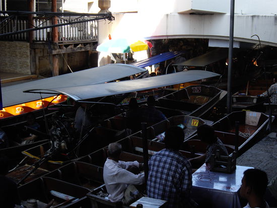 Stau unter der Brücke...zuviele Touris