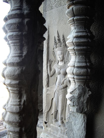 Apsara heißt diese Art von Relief - Nymphen.