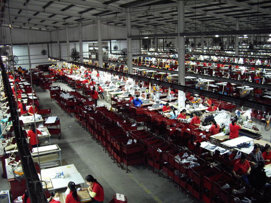 lauter fleißige Menschen, übrigens hauptsächlich Frauen, weil die zuverlässiger arbeiten