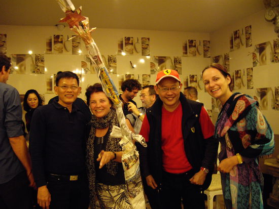 Wer kann den höchsten/schönsten/stabilsten Turm aus Papier bauen? Unser Team hat gewonnen!!!