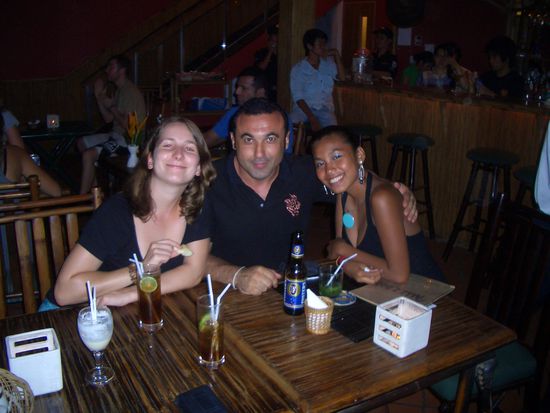 Unsere Reisebegleitung seit ein paar Tagen: Carlo aus Oesterreich und Sophea aus Kambodscha