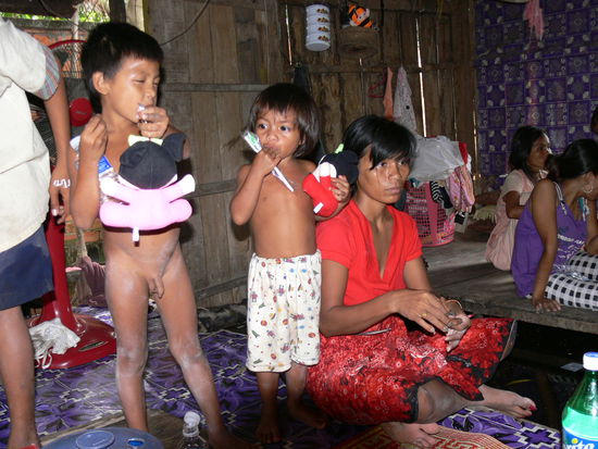 Die Zahnpasta in der Hand war nachher im ganzen Gesicht verschmiert, weil sie nicht genau wussten, wies funktioniert