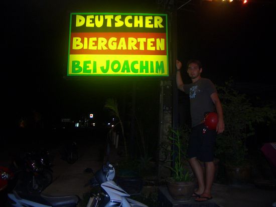 muss auch mal sein - voll lecker und dann kam auch noch das Bayernspiel live! Papa: beachte den Namen