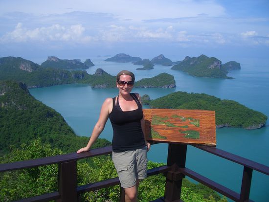 250 Hoehenmeter in 25 min bei durchschnittlich 60% Steigung und teilsweise am Seil... aber es hat sich gelohnt - da vom ganzen Schiff niemand hoch ging, waren wir ganz allein da oben.