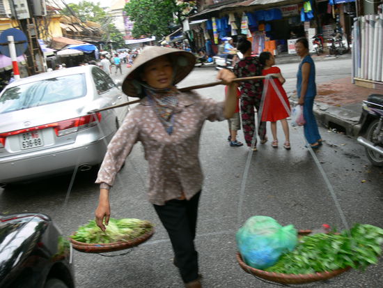 Strassenverkaeuferin