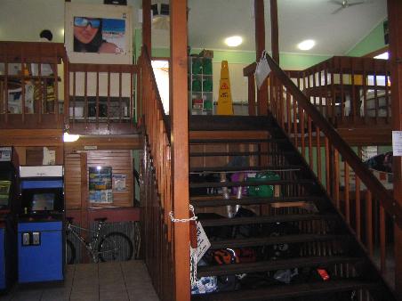 Unsere Kueche mit Aufenthaltsraum im Backpacker