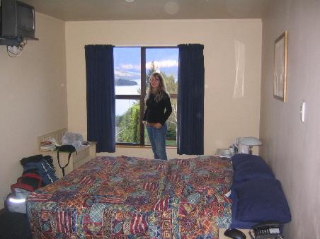unser Zimmer mit Blick auf den See und die H.d.R. Berge