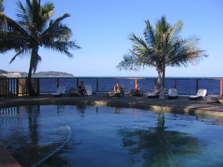 unser Pool mit Meerblick