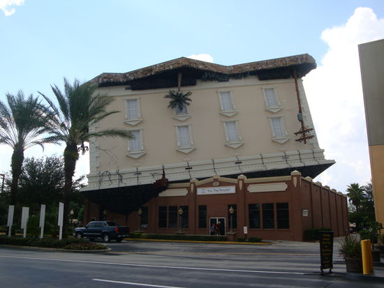 Das Haus steht auf dem Kopf!