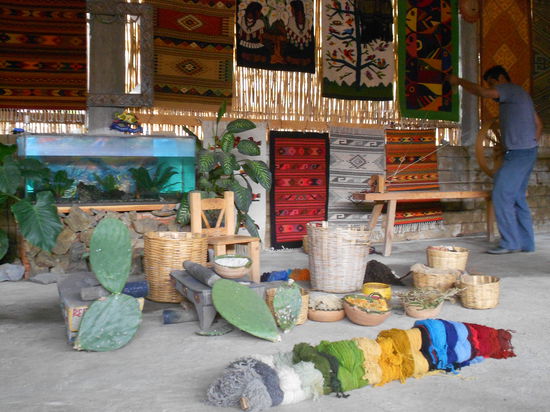 Teppichherstellung mit natuerlichen Farben...