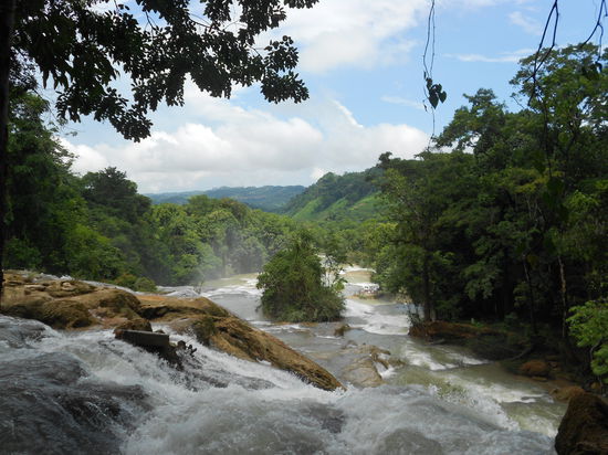 Braune Wasserfaelle von Agua Azul 