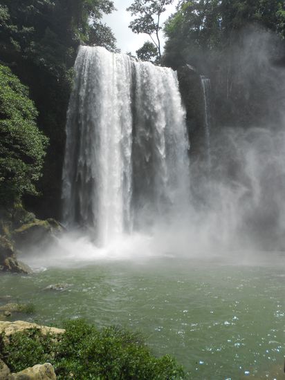 Gewaltiger Wasserfall von Misol Ha!