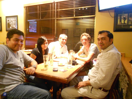 Der Abend in der Sportsbar ! German genau in der Mitte des Bildes..