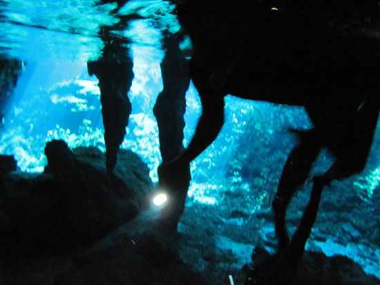 Bild von der Hoehle nach aussen...