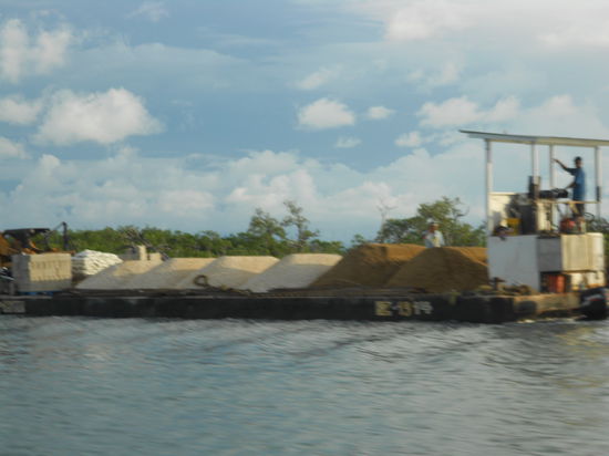 Kiestransport in Belize! Konkurrenz fuer Firma Amann 