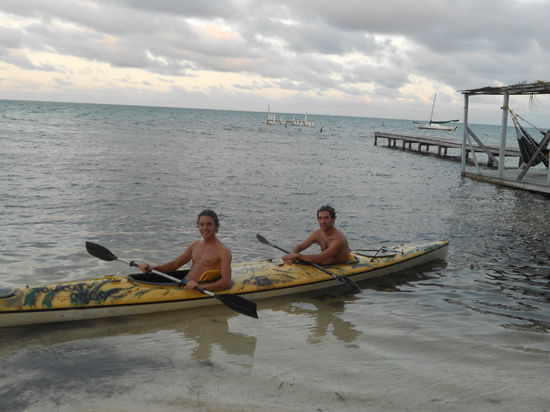 Niall und ich im Kajak auf Erkundungstour...