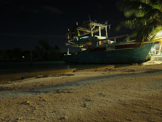 Nachts hat dann der Hippie - Dampfer am "Splitt" angelegt...