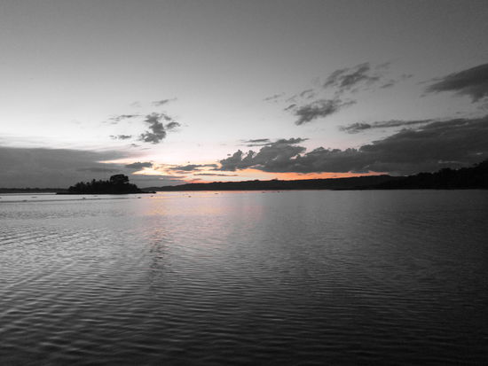 Aussicht bei Nacht ueber den See...