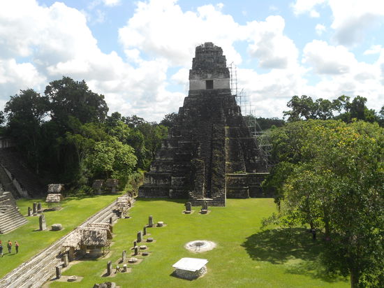 Der zentrale Platz von Tikal!