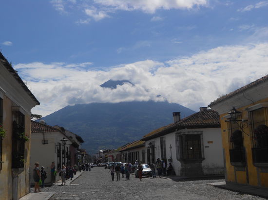 Antigua - eine wunderschoene Stadt umgeben von Vulkanen 