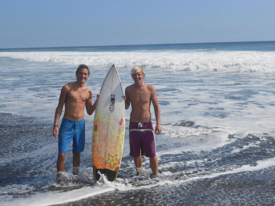 Mit Sepp stuerzte ich mich jeden Tag in die Wellen!